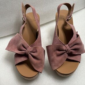 Ugg Women's suede leather wedge Pink Bow Sandals size 8